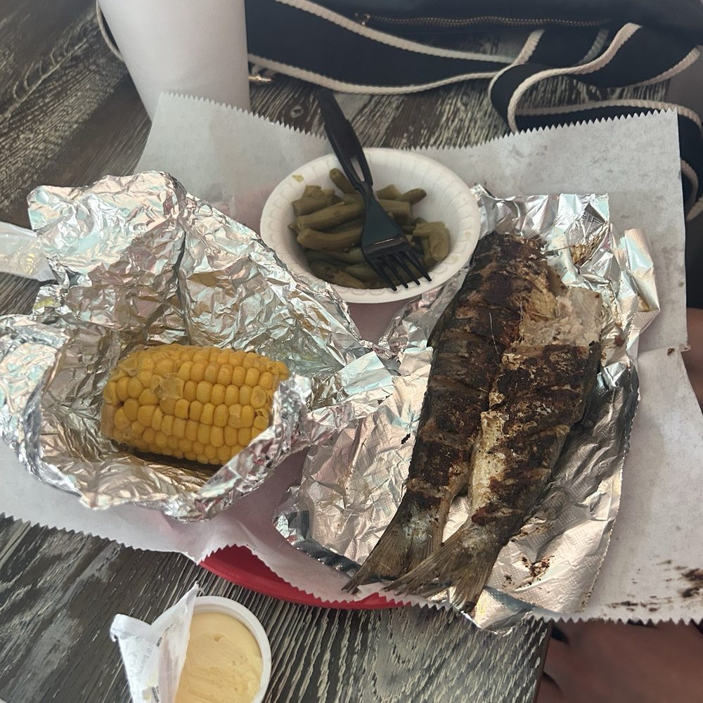 Washington Crab - Washington - Bone in Fish of the Day (Herring), Corn on the Cob, Green Beans - Seafood Near Me - Washington, North Carolina Washington Crab - Washington - Bone in Fish of the Day (Herring), Corn on the Cob, Green Beans - Seafood Near Me - Washington, North Carolina