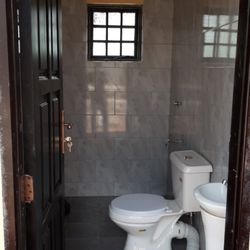 All-Inservice Utrecht - Bathroom and shower area