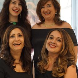 Time for Style  - (r.u.) Anahit Wetzel, Inhaberin des Salon Time for Style, mit Ihrem Paul-Mitchell-Team: Spezialistinnen für Haarstyling & Make-up