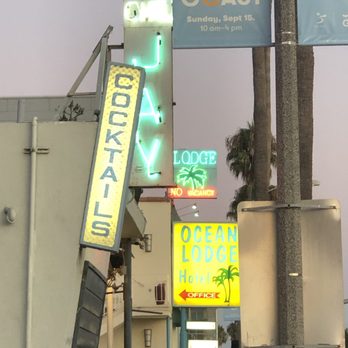 Chez Jay - Steakhouses Near Me - Santa Monica, California