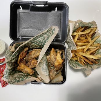 Wingstop - Medium 8 pc Wing Combo Lemon pepper & garlic Parmesan and fries - Chicken Wings Near Me - Justice, Illinois Wingstop - Medium 8 pc Wing Combo Lemon pepper & garlic Parmesan and fries - Chicken Wings Near Me - Justice, Illinois