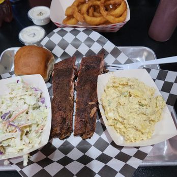 Bensmokin BBQ - Onion rings, potato salad, cole slaw, ribs - Caterers Near Me Bensmokin BBQ - Onion rings, potato salad, cole slaw, ribs - Caterers Near Me