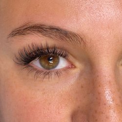 Solid 10 Esthetics - Classic individual lash extensions
