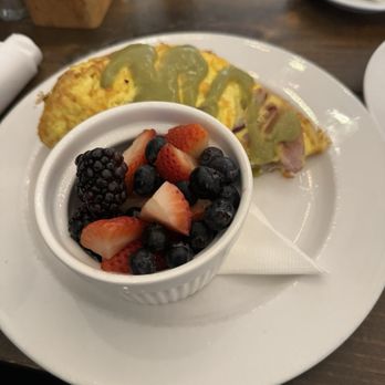 Sun in My Belly - Pimento Cheese Omelette w/ Fruit - Breakfast & Brunch Near Me - Atlanta, Georgia