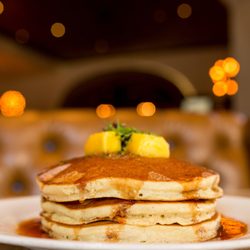 Mexican Sugar Plano - Vanilla Cinnamon Pancake with citrus-chipotle butter, mango, blackberry, ancho & honey maple syrup