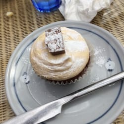 Gloagburn Farm Shop - Mars bar cupcake.
