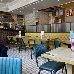 Bread Meats Bread - Seating area