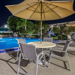Best Western Downtown Stuart - Pool Evening
