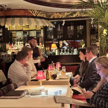 Monkey Bar - side bar in dining room - American Near Me - New York, New York Monkey Bar - side bar in dining room - American Near Me - New York, New York