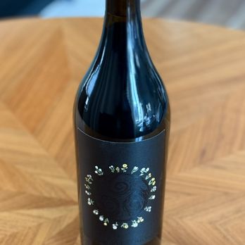 Lone Madrone - Zinfandel label with wreath of their cover crop - Wineries Near Me - Templeton, California