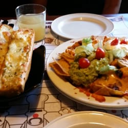 Al Traste Fun And Food - Combo Nachos and Garlic Bread
