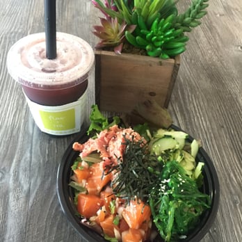 PokeMIX - Blueberry black tea and small size of poke half brown rice,half salad. - Hawaiian Near Me - Pasadena, California PokeMIX - Blueberry black tea and small size of poke half brown rice,half salad. - Hawaiian Near Me - Pasadena, California