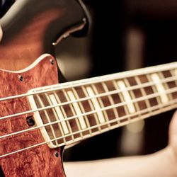 Andrews In-Home Guitar Lessons - Offers step-by-step electric guitar, acoustic guitar and bass lessons. Students of all ages and skill levels are welcome!