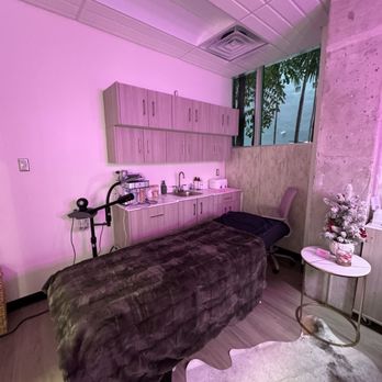 Beauty & Bronze Lash Studio - Interior - Eyelash Service Near Me - Miami, Florida Beauty & Bronze Lash Studio - Interior - Eyelash Service Near Me - Miami, Florida