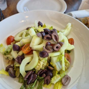 Lynora's Italian Kitchen - Mixed Salad - Pizza Near Me - West Palm Beach, Florida