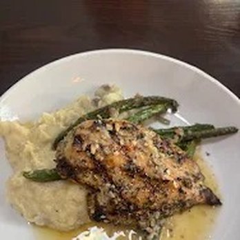 Hummingbird Lounge - Cocktail Bars Near Me - New Buffalo, Michigan