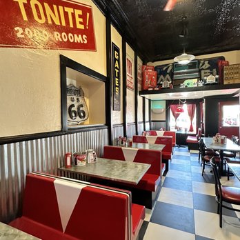 Cruiser's Cafe 66 - Dining room - American Near Me - Williams, Arizona Cruiser's Cafe 66 - Dining room - American Near Me - Williams, Arizona