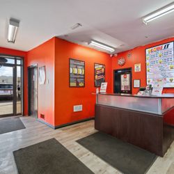 Lube It - Lounge/Waiting area