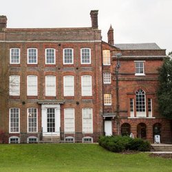 Hollytrees Museum