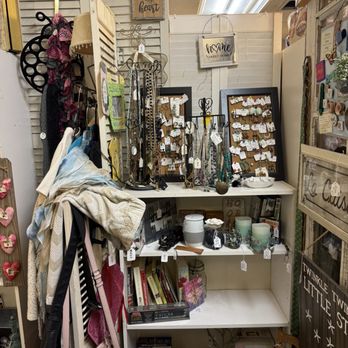 Southern Crossing Antique Mall - Antiques Near Me - Jacksonville, Florida Southern Crossing Antique Mall - Antiques Near Me - Jacksonville, Florida