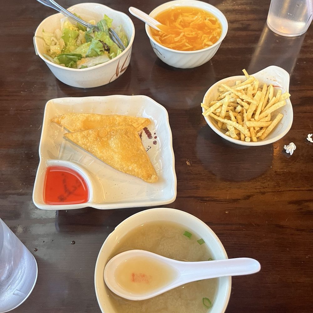 Sushi Mido - Miso soup egg drop soup crab Rangoon salad - Japanese Near Me - Shawnee, Kansas