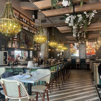Bar La Rue - Inside - Bars Near Me - Chicago, Illinois
