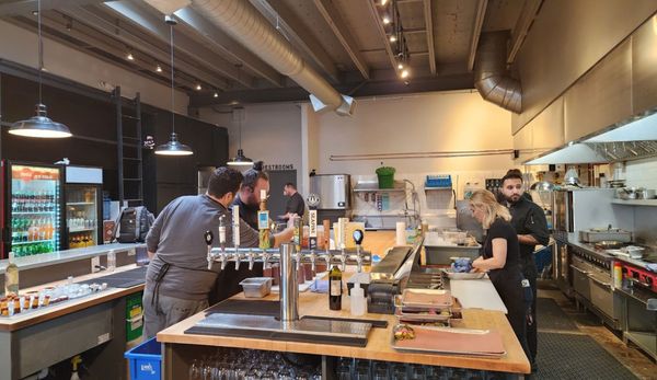 OUTSIDER BBQ & BEER GARDEN by null
