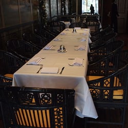 長廊 - The Parlour有很長的餐枱，很適合大伙兒的聚餐