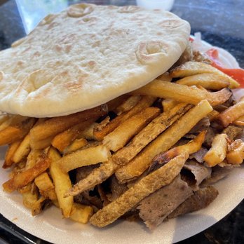 GRILLVILLE - Gyros plate - Greek Near Me - Libertyville, Illinois GRILLVILLE - Gyros plate - Greek Near Me - Libertyville, Illinois