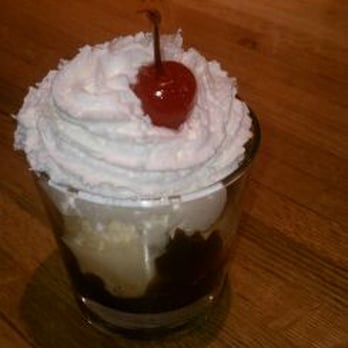 Applebee's Grill + Bar - Hot fudge ice cream sundae with Chocolate mousse on bottom! - American Near Me - Novi, Michigan Applebee's Grill + Bar - Hot fudge ice cream sundae with Chocolate mousse on bottom! - American Near Me - Novi, Michigan
