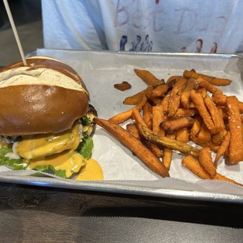 Celebration Brewing Company - Drunken blt with a pretzel bun - Breweries Near Me - Celebration, Florida Celebration Brewing Company - Drunken blt with a pretzel bun - Breweries Near Me - Celebration, Florida