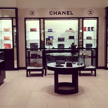Neiman Marcus - Shoe Stores Near Me - Northbrook, Illinois