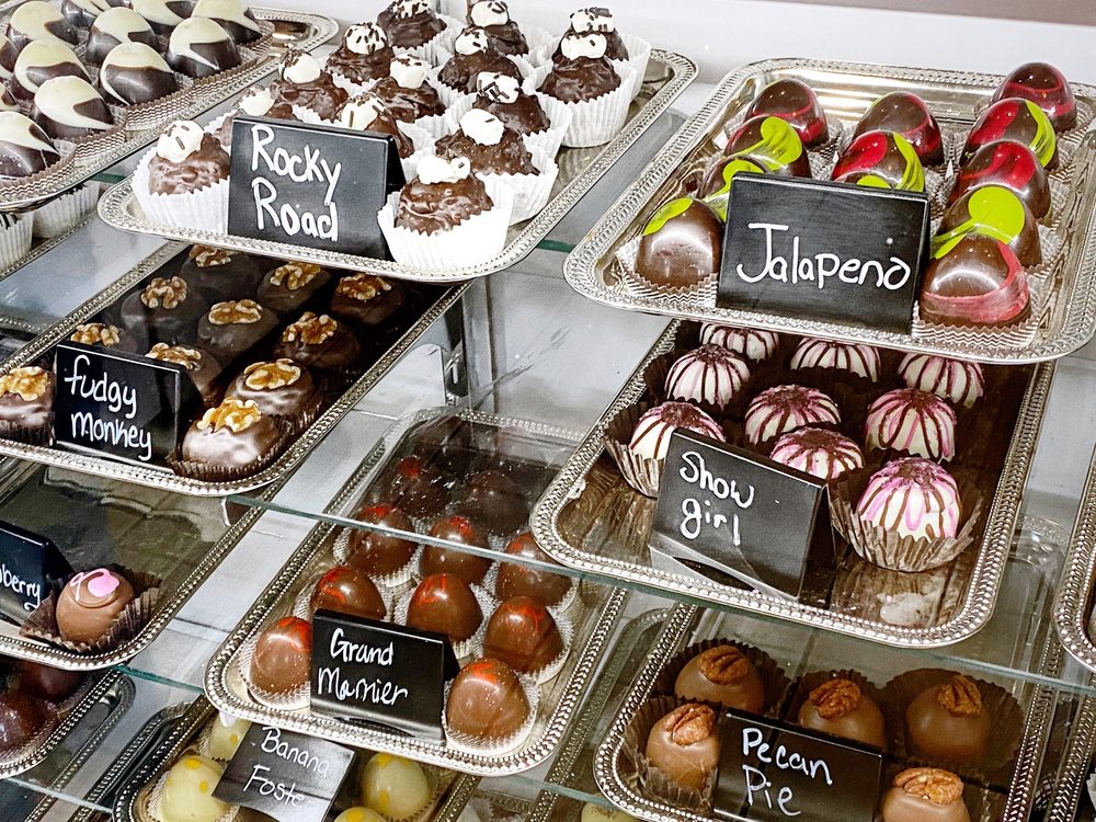Roxie's Sweet Confections Logo