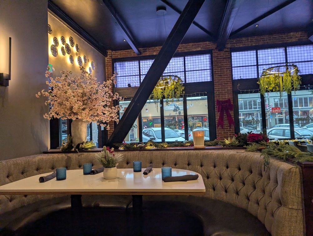 Aroma Brunch & Dinner