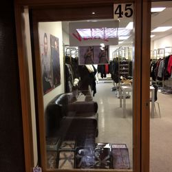 555 Chabanel - Stores