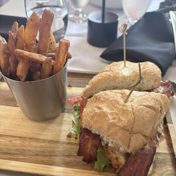 Baxters Restaurant & Bar - A delicious chicken sandwich with fries - Bars Near Me - Benicia, California