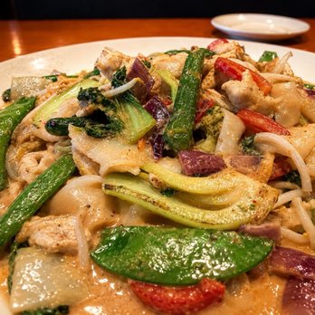 Big Bowl - Chicken Stir Fry, chef's choice of fresh veggies tossed in a rich, creamy Panang sauce. - Chinese Near Me - Minnetonka, Minnesota Big Bowl - Chicken Stir Fry, chef's choice of fresh veggies tossed in a rich, creamy Panang sauce. - Chinese Near Me - Minnetonka, Minnesota