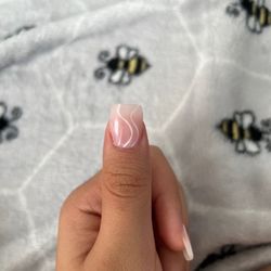 Lovely Nails II - Nails get wider as they go up