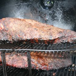 Southern Thunder Bbq Cooking School - Brisket on a ceramic smoker