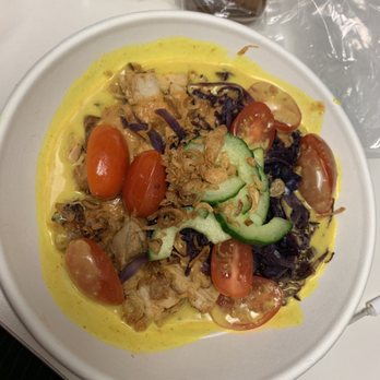 INDAY - Chicken curry bowl with banana bread peeking through the back - Gluten-Free Near Me - New York, New York INDAY - Chicken curry bowl with banana bread peeking through the back - Gluten-Free Near Me - New York, New York
