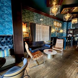 Buffalo Traders Lounge - Inside