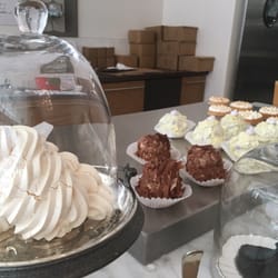 Un Je Ne Sais Quoi - Bakery counter.
