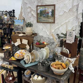 Antiques and Sweets - Awesome entry display! - Antiques Near Me - Guntersville, Alabama Antiques and Sweets - Awesome entry display! - Antiques Near Me - Guntersville, Alabama