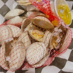 Dubs On 5th - Steamed Clams dozen