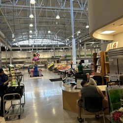 This is the biggest publix around! Huge ceiling!!!