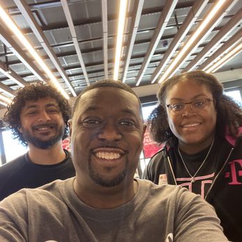 T-Mobile - Lexus & Mo - Mobile Phones Near Me - Katy, Texas