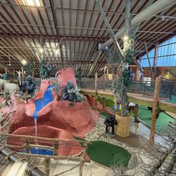 Indoor golf course