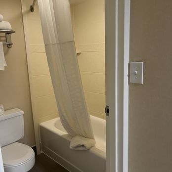 Best Western Braintree Inn - Bathroom - Hotels Near Me - Braintree, Massachusetts Best Western Braintree Inn - Bathroom - Hotels Near Me - Braintree, Massachusetts