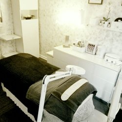 Purele Waxing Salon - Facial room