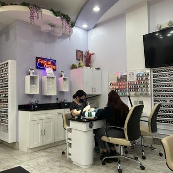 Luxury Nails Spa - Nail Salons Near Me - Vienna, Virginia